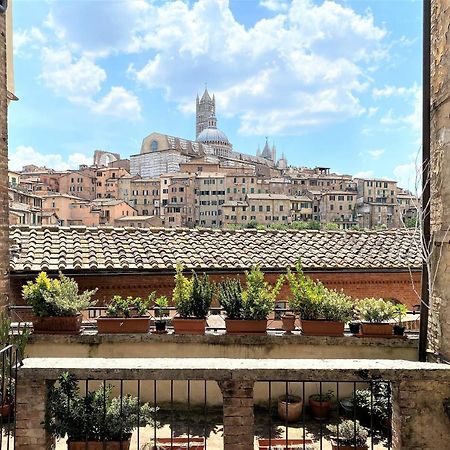 CAMPOREGIO 31- in centro con vista sul Duomo Siena Esterno foto