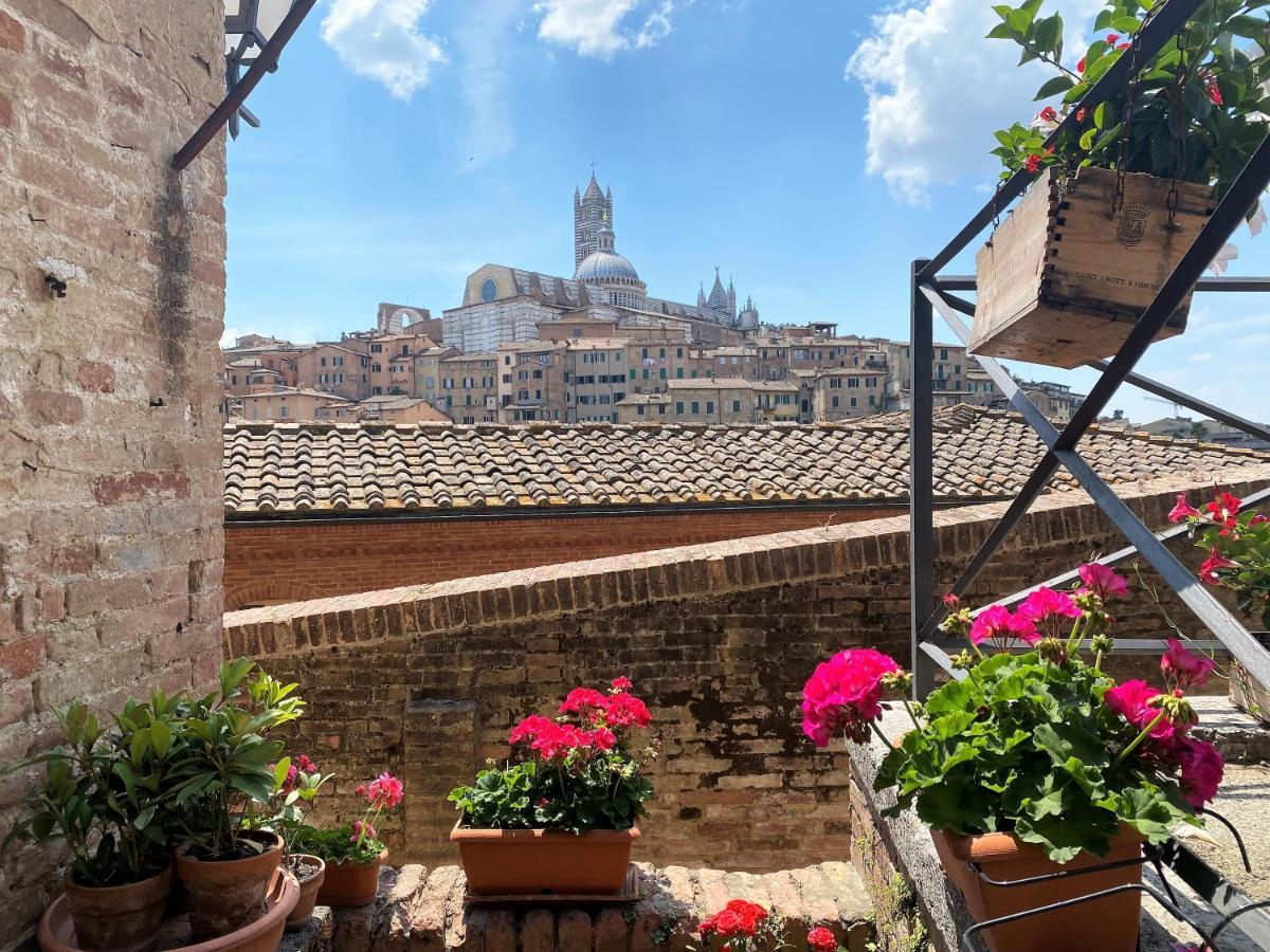 CAMPOREGIO 31- in centro con vista sul Duomo Siena Esterno foto